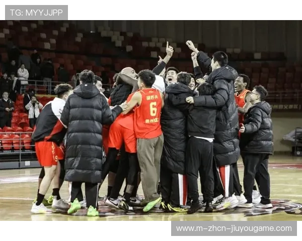 劳里快攻中接球补篮，猛龙拿下顽强胜利